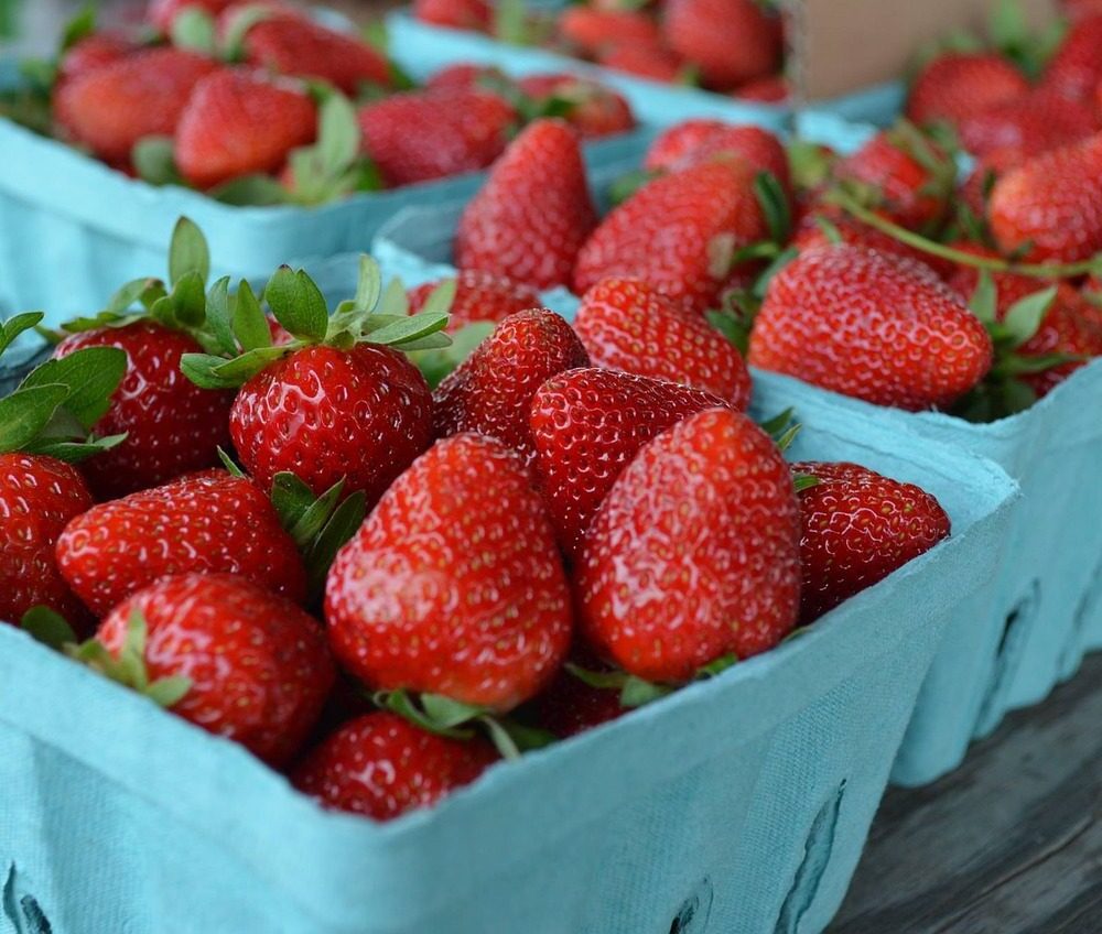 strawberries, fruit, farmers market-1988583.jpg